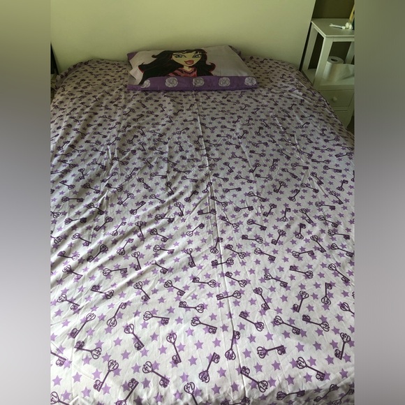 BRATZ new purple twin bedsheet with pillow case - Picture 1 of 5